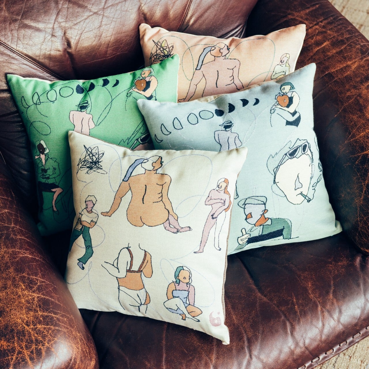 YM-031 “LOVELY PEOPLE” PAINT CUSHION