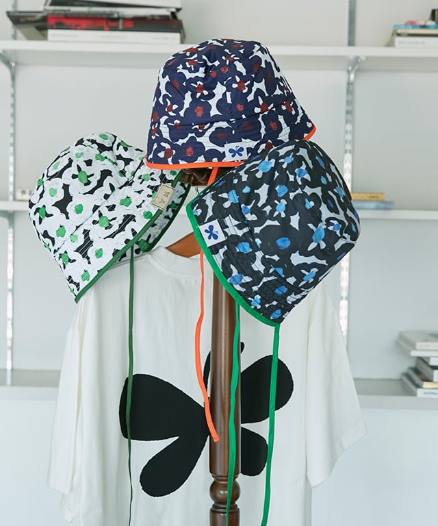 CH-05 “BLACK FLOWERS” PRINT BUCKET HAT