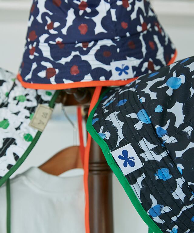 CH-05 “BLACK FLOWERS” PRINT BUCKET HAT